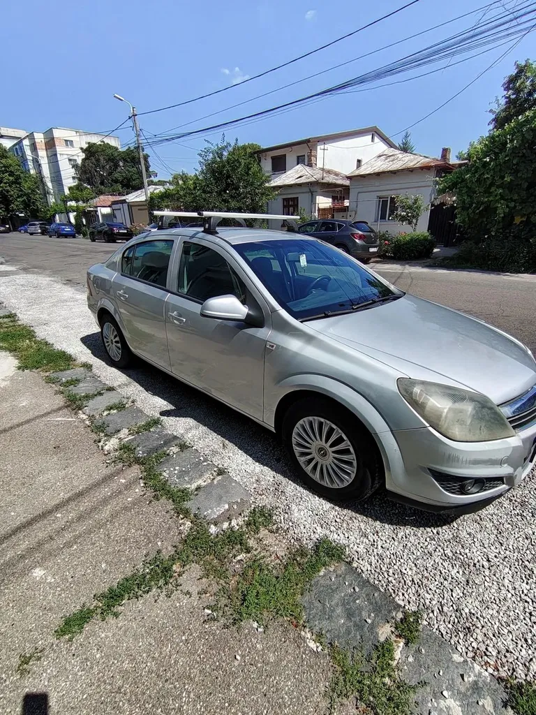 Fotografie: 2011 Opel Astra