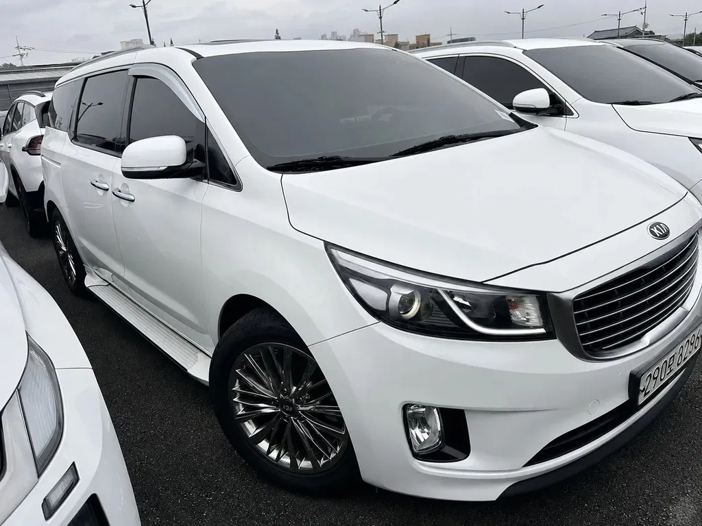 Fotografie: 2016 Kia Carnival