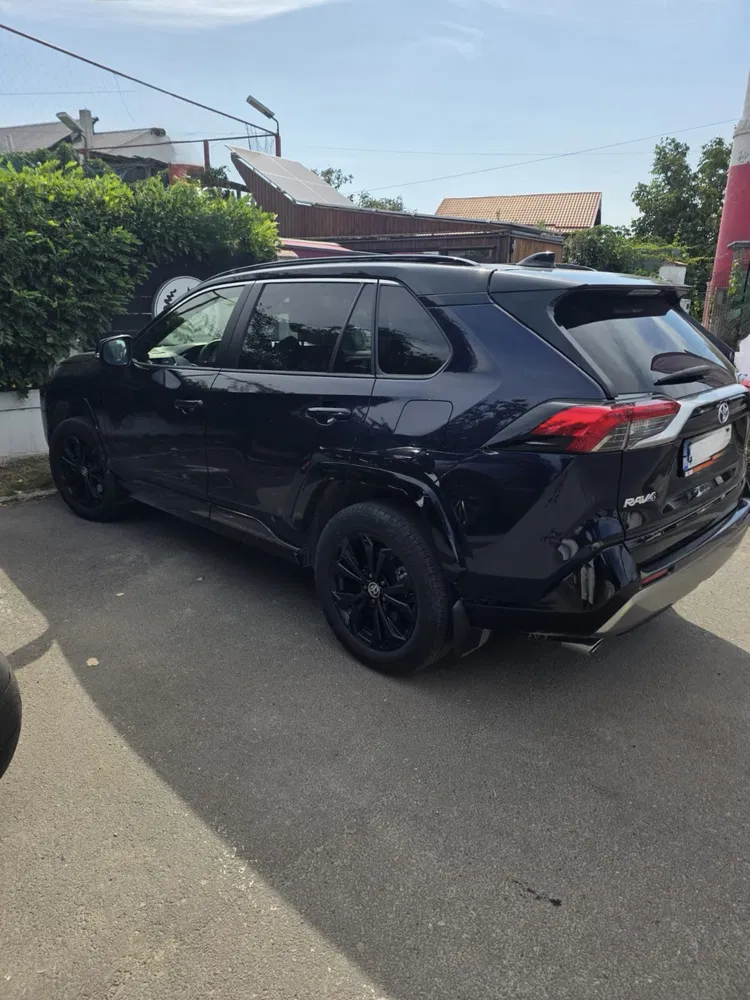 Fotografie: 2023 Toyota RAV-4