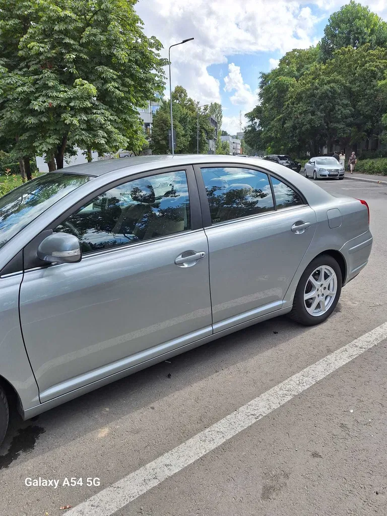 Fotografie: 2008 Toyota Avensis