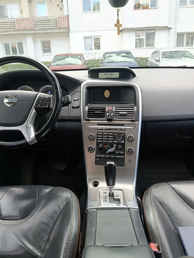 Fotografie: 2010 Volvo 240