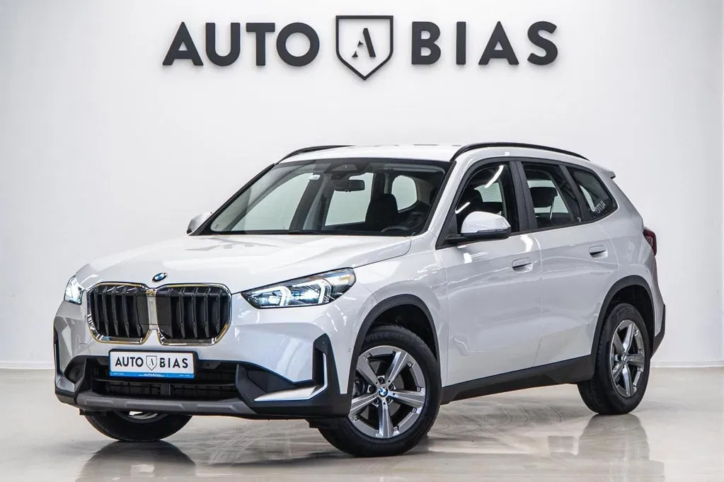 Fotografie: 2022 BMW X1