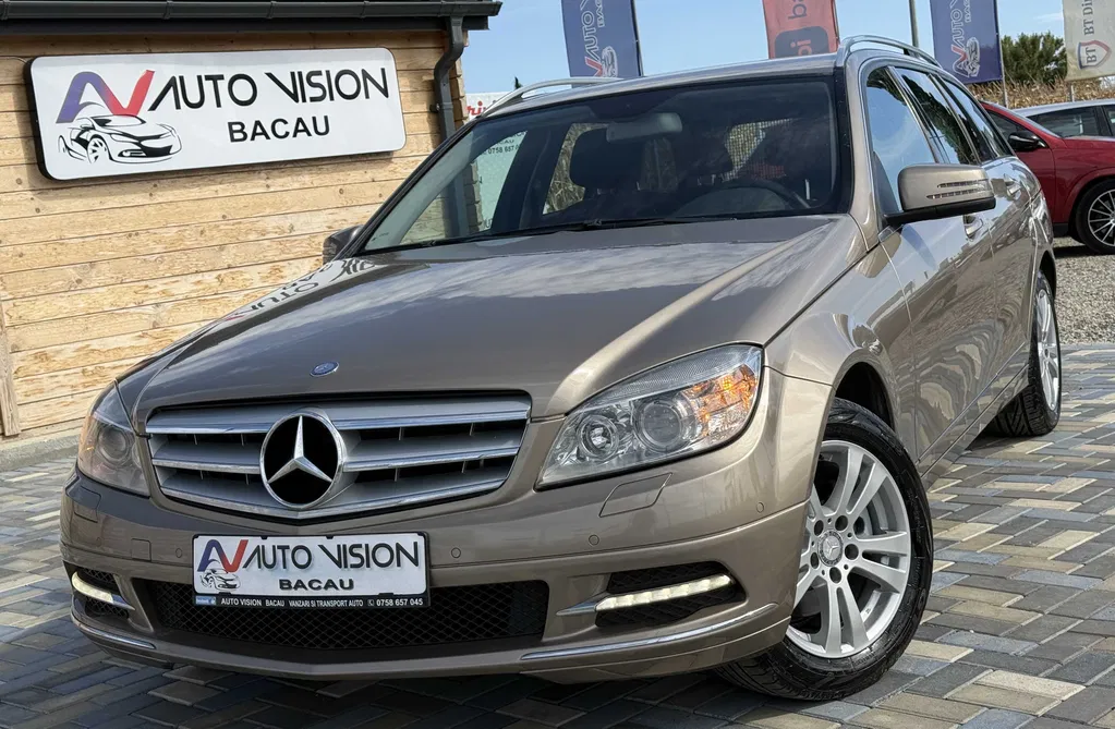 Fotografie: 2010 Mercedes-Benz C