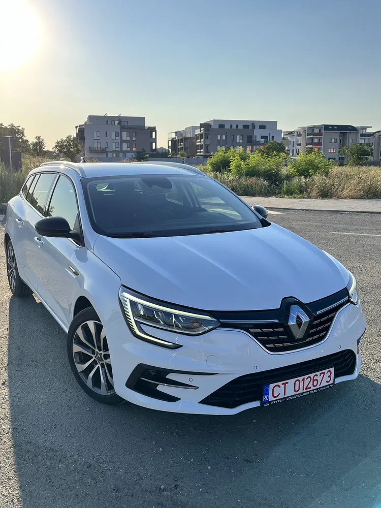 Fotografie: 2024 Renault Megane