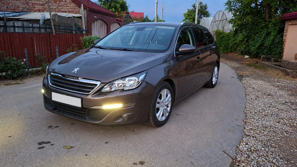 Fotografie: 2014 Peugeot 308
