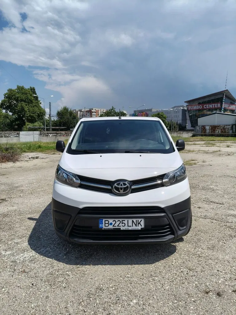 Fotografie: 2021 Toyota Proace