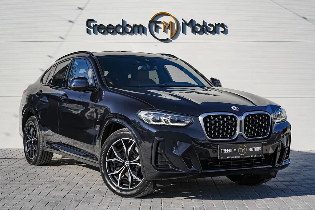 Fotografie: 2022 BMW X4