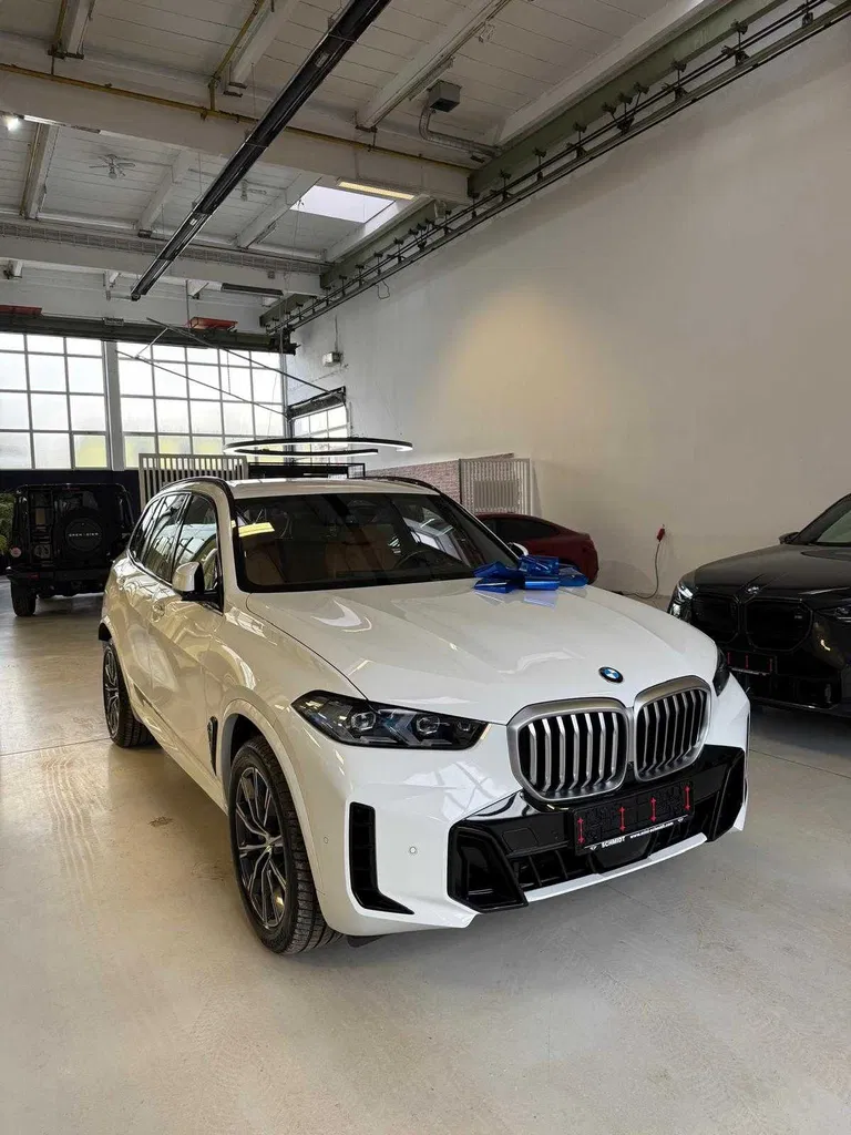 Fotografie: 2024 BMW X5 M