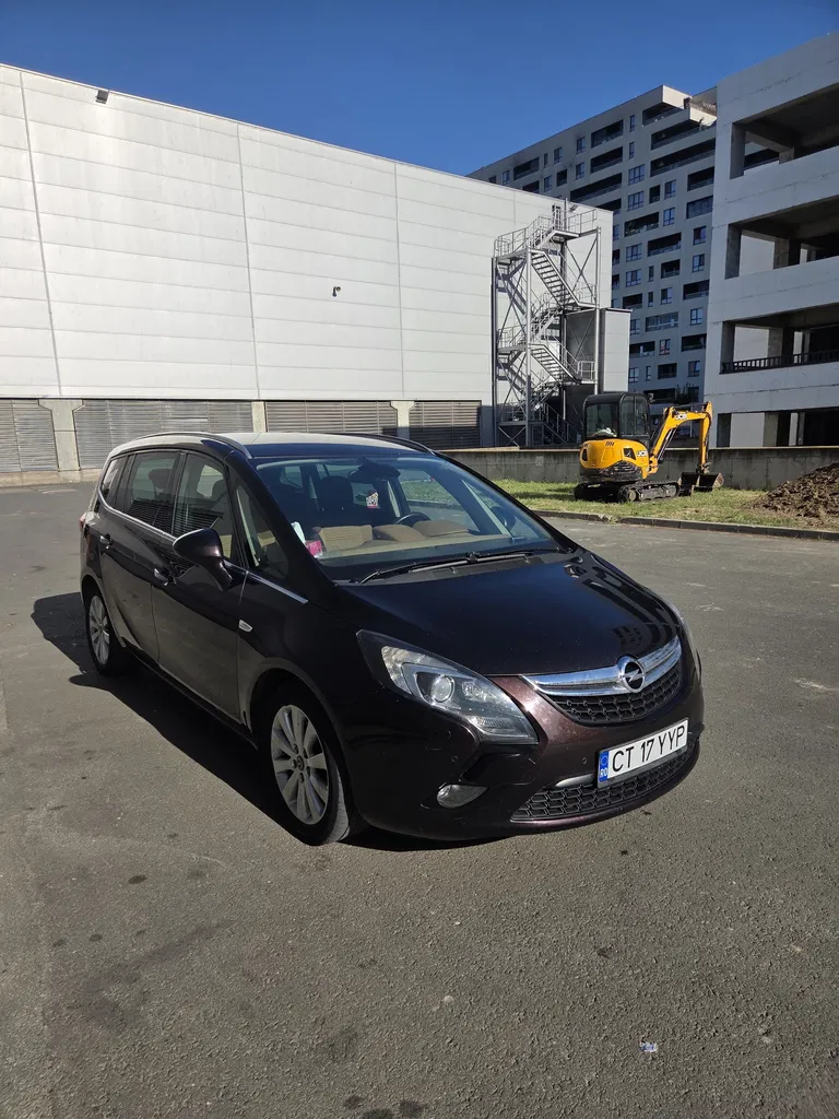 Fotografie: 2012 Opel Zafira