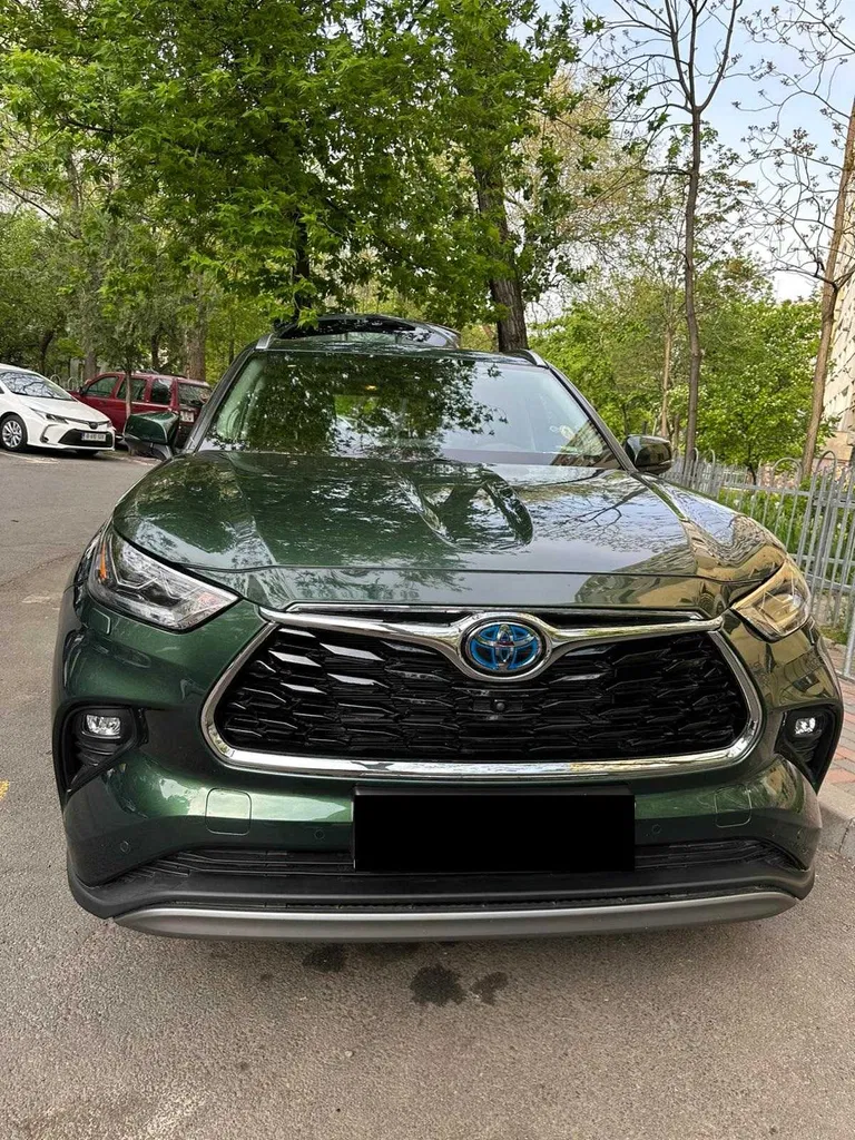 Fotografie: 2023 Toyota Highlander
